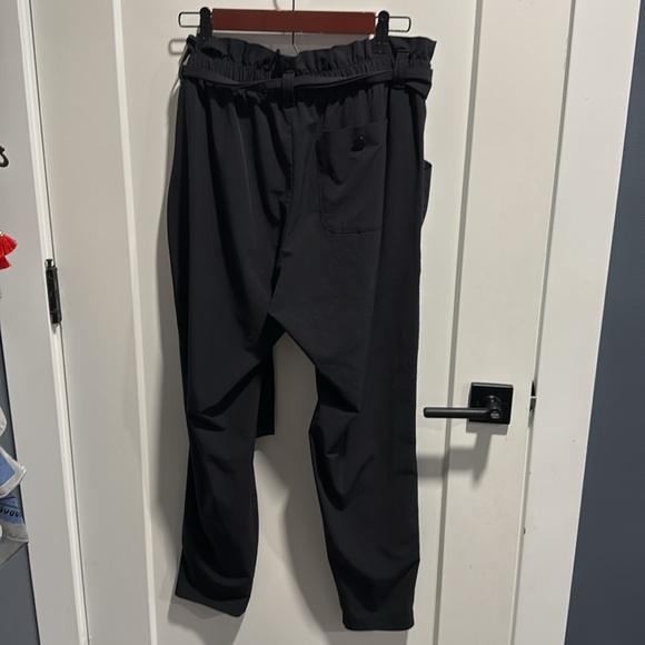 Athleta Skyline Pant II 2 tie paper bag waist black size 10 - Picture 5 of 8
